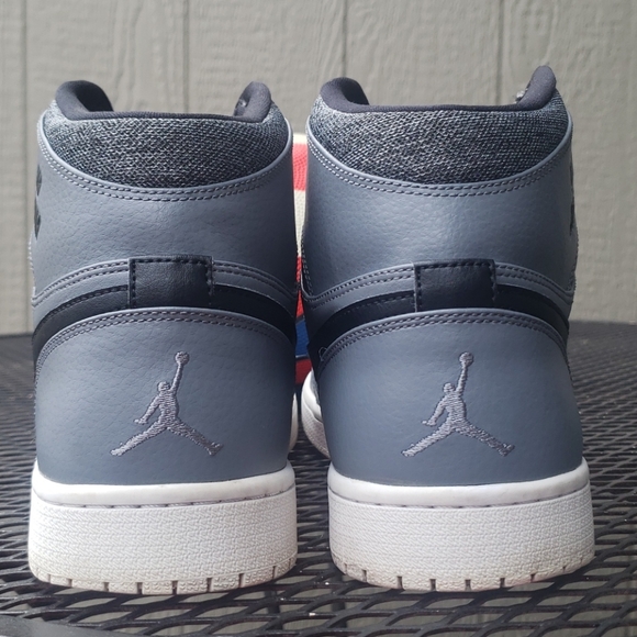 AIR JORDAN RETRO 1 - Picture 4 of 15
